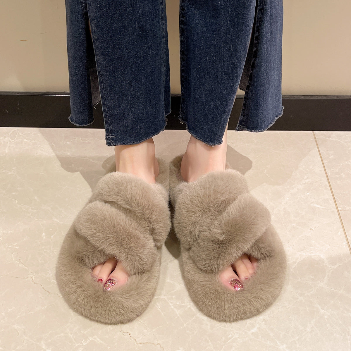 Women's Warm Soft Plush Winter Fuzzy Slippers